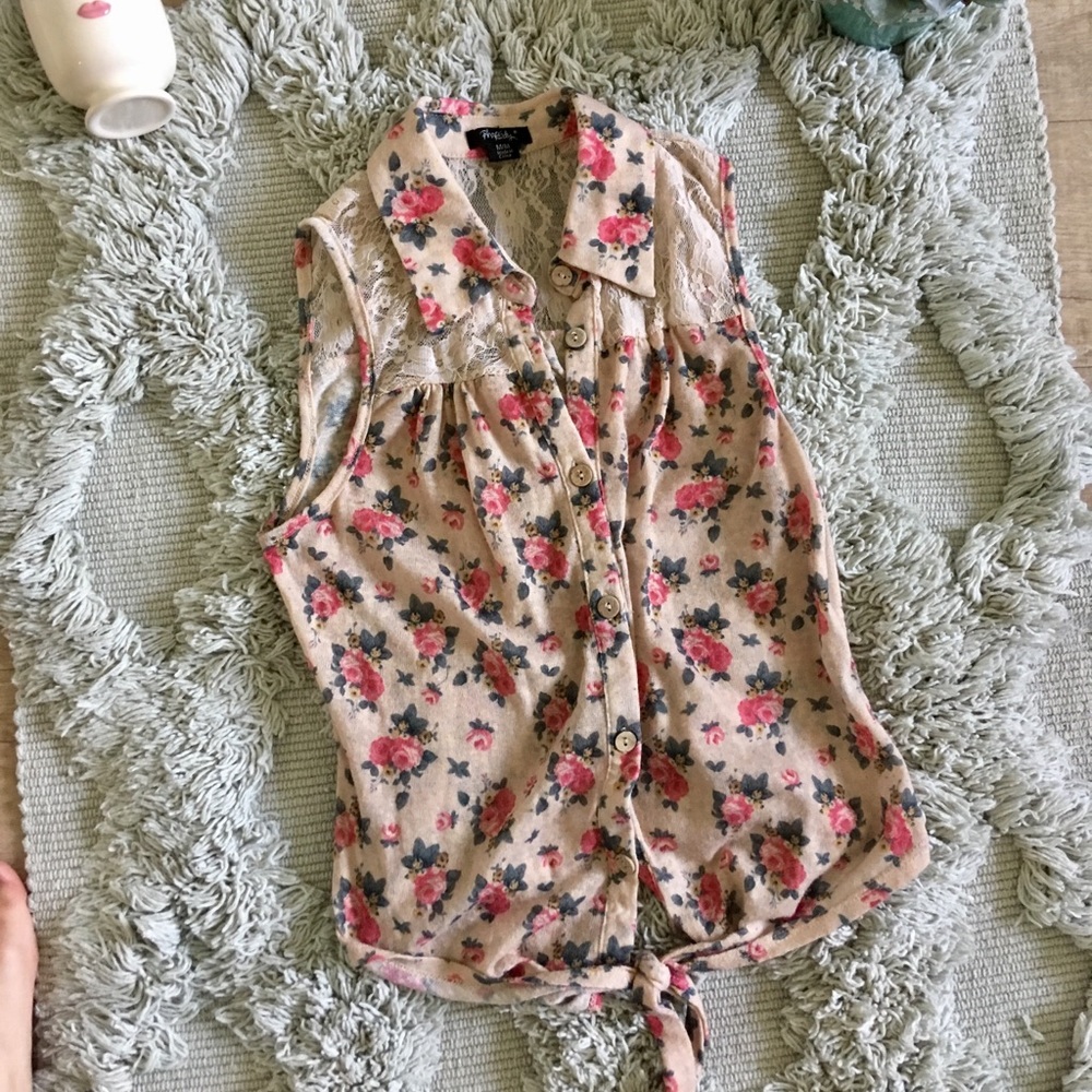 Floral & lace detail top